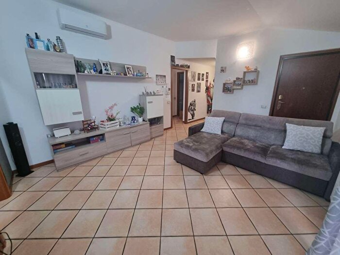 Appartamento trilocale in vendita in Via della Salute, Limbiate