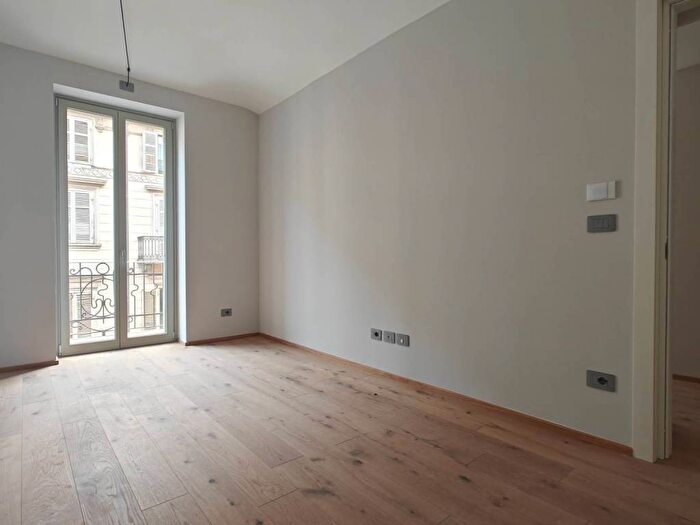 Appartamento trilocale in affitto in Via Madama Cristina, San Salvario Dante, Torino