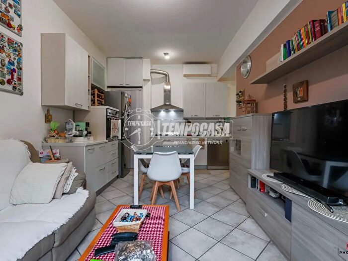 Appartamento trilocale in vendita in Via Sardegna, Bologna