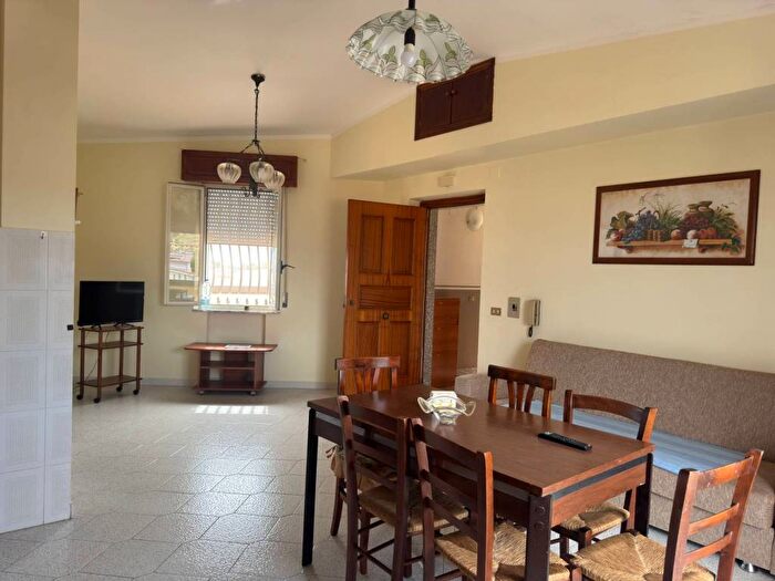 Appartamento trilocale in affitto in Via Alberto Bedarida, Catanzaro Lido, Catanzaro