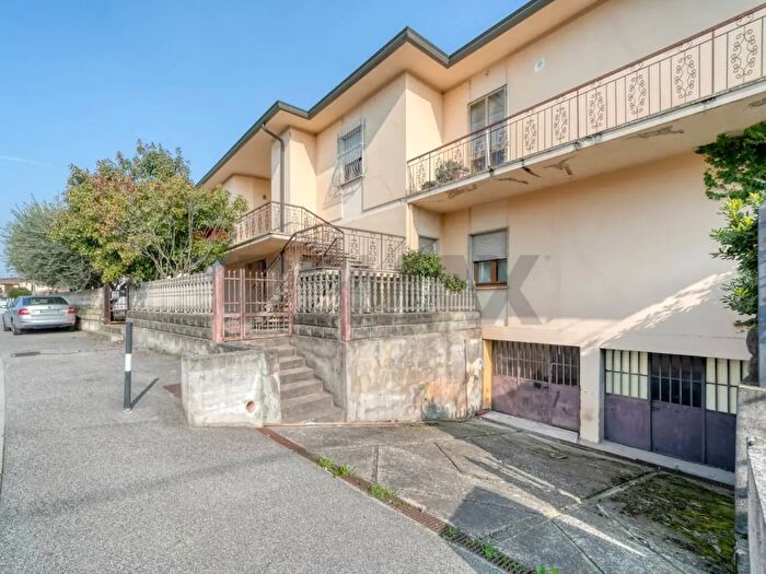 Appartamento con 7 locali in vendita in Via Caponte, Borgo Veneto