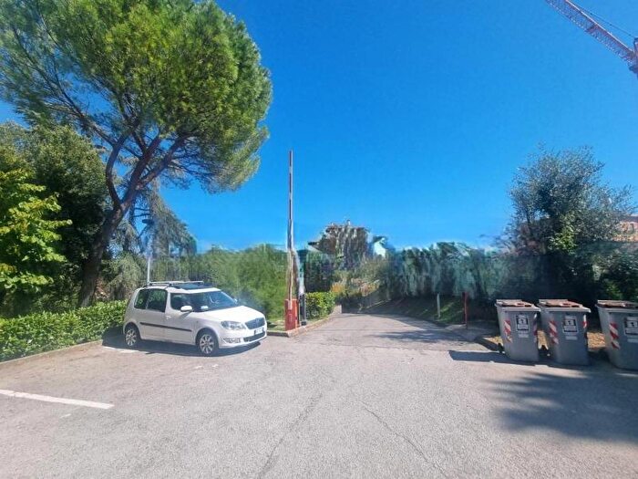 Appartamento con 6 locali in vendita in Perugia