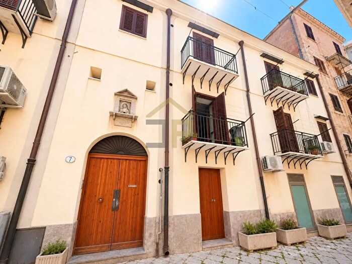 Appartamento bilocale in affitto in Via Spina Santa, Palermo
