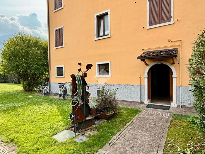 Appartamento bilocale in vendita in Via Lungo Sarca, Arco