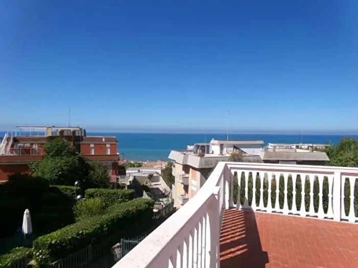 Appartamento trilocale in affitto in Lungomare Enea, Anzio