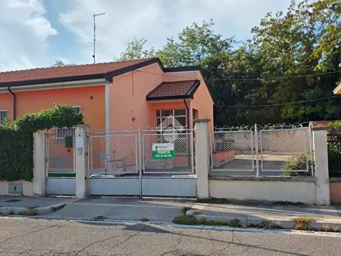 Casa quadrilocale in vendita in Via Primo Maggio, Valeggio Sul Mincio