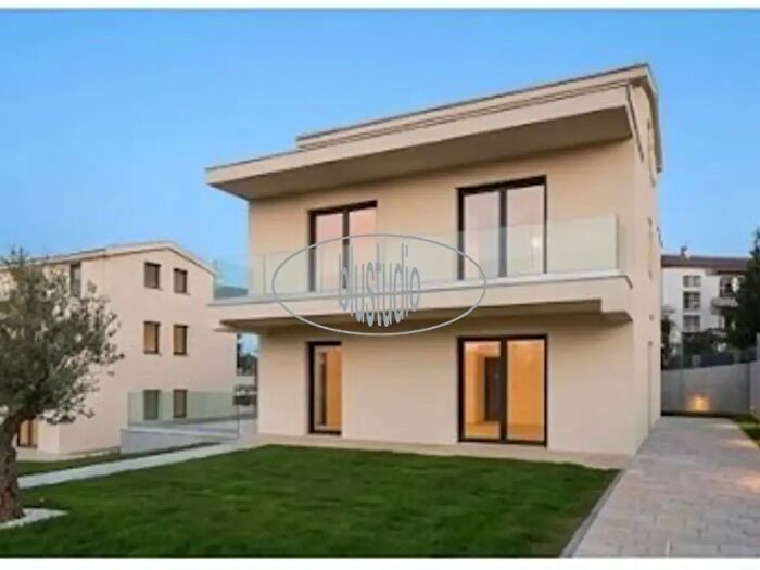 Casa quadrilocale in vendita in Figline e Incisa Valdarno