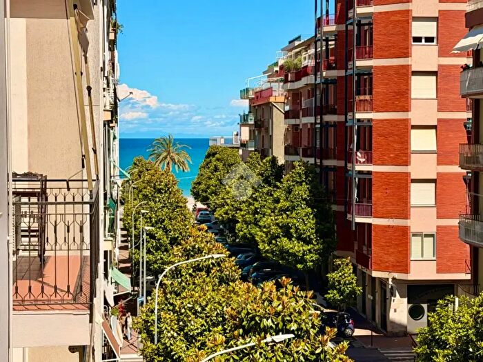Appartamento con 5 locali in vendita in Via Nazario Sauro, Albenga