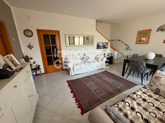 Casa con 7 locali in vendita in Cecina