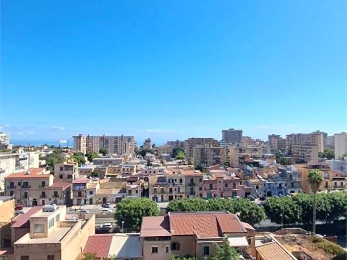 Appartamento trilocale in affitto in via letterio lizio bruno, Settecannoli, Palermo