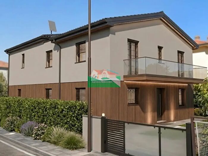 Casa con 10 locali in vendita in Via Senio, Ravenna