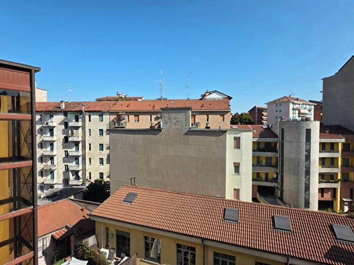 Appartamento trilocale in affitto in Via delle Forze Armate, Gambara, Milano