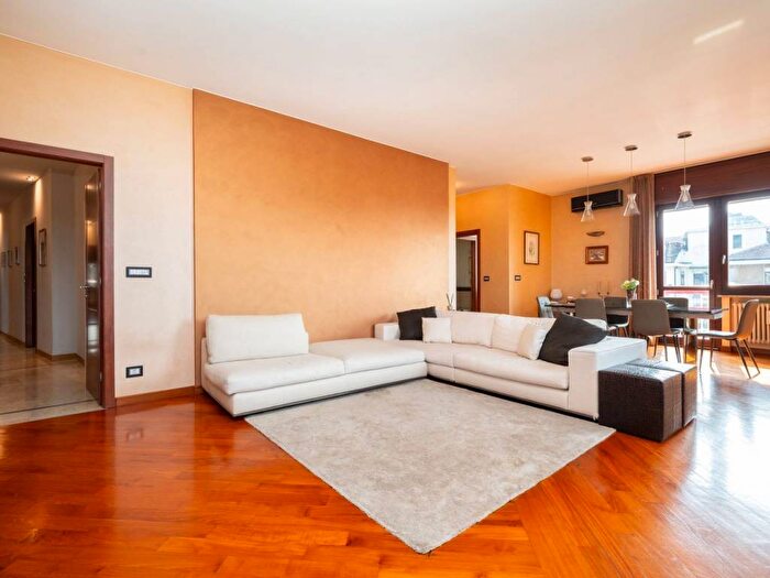 Appartamento con 5 locali in vendita in Corso Unione Sovietica, Lingotto, Torino
