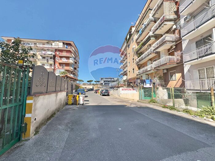 Appartamento trilocale in vendita in Via Vicinale Campanile, Napoli