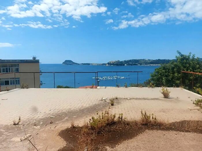 Casa con 5 locali in vendita in Via Virgilio, Pozzuoli