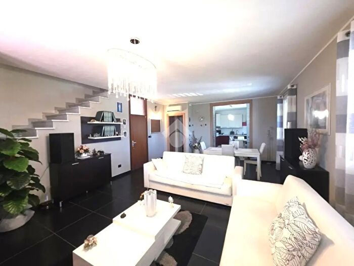 Casa quadrilocale in vendita in Via Osteria del Bagno, Rimini