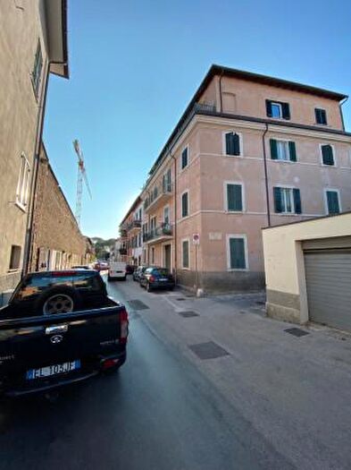 Appartamento quadrilocale in vendita in Via del Giglio, Foligno