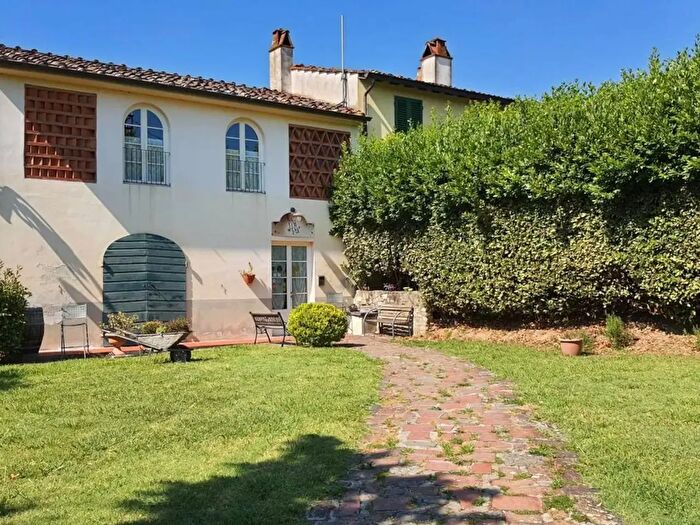 Casa con 5 locali in vendita in Capannori
