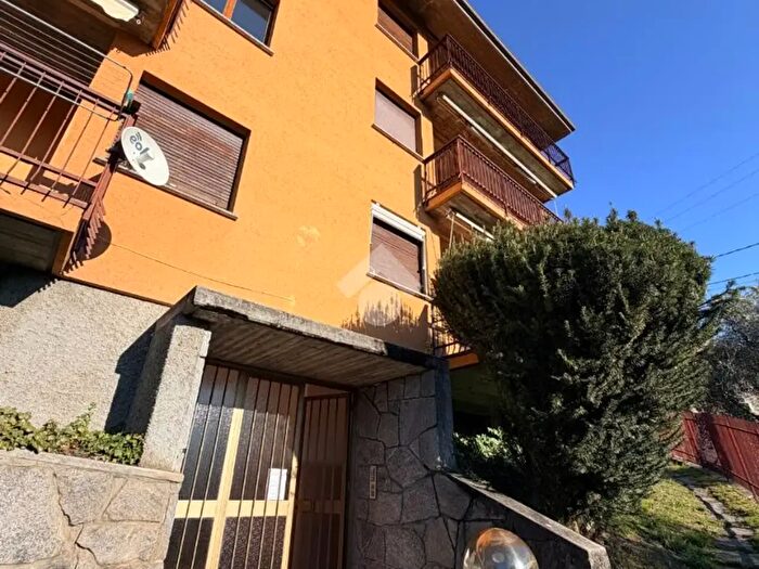 Appartamento trilocale in vendita in Via per Esino, Perledo