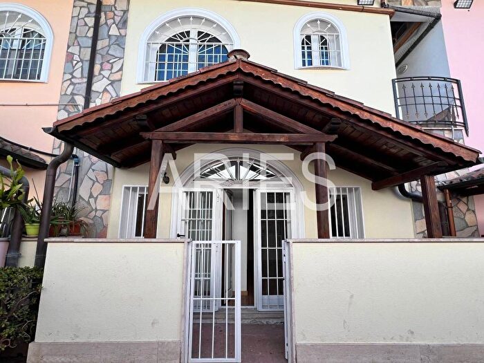 Casa con 5 locali in affitto in Via Francesco Novati, Infernetto, Roma