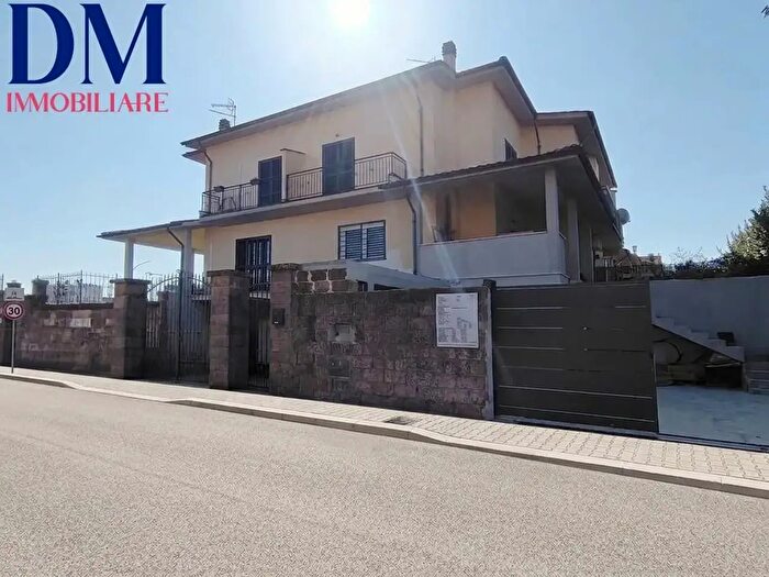 Appartamento quadrilocale in vendita in Via Mario Sabatini, Monterosi