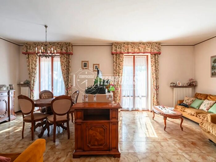 Appartamento trilocale in vendita in Via Medaglie d'Oro, Macerata