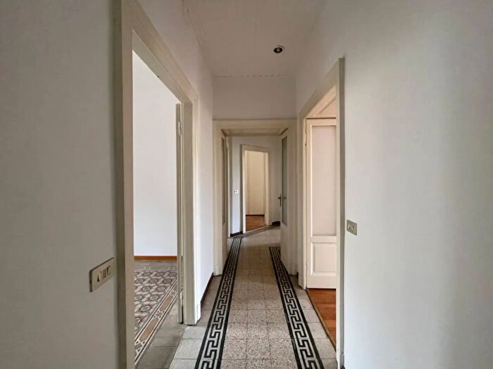 Appartamento con 5 locali in affitto in Piazza Giuseppe Grandi, Milano