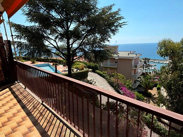 Appartamento bilocale in affitto in Via Cavi, Santo Stefano al Mare