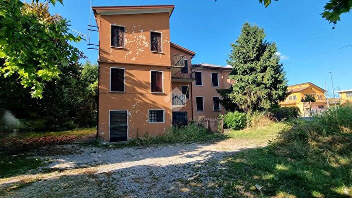 Casa con 10 locali in vendita in Via Antoniana, Campodarsego