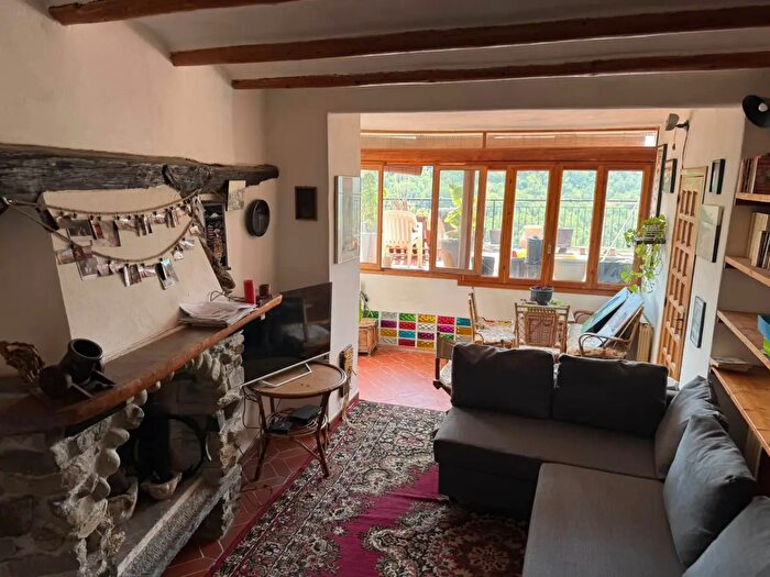 Appartamento trilocale in vendita in Via Castello, Apricale