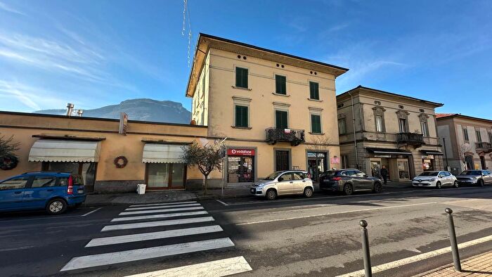 Appartamento con 9 locali in vendita in Via della Repubblica, Barga