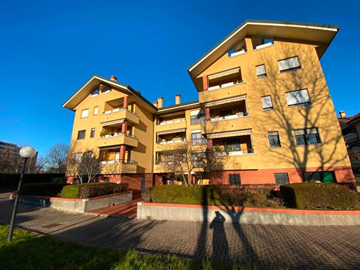 Appartamento trilocale in affitto in Via Monte Amiata, Centro, Rozzano