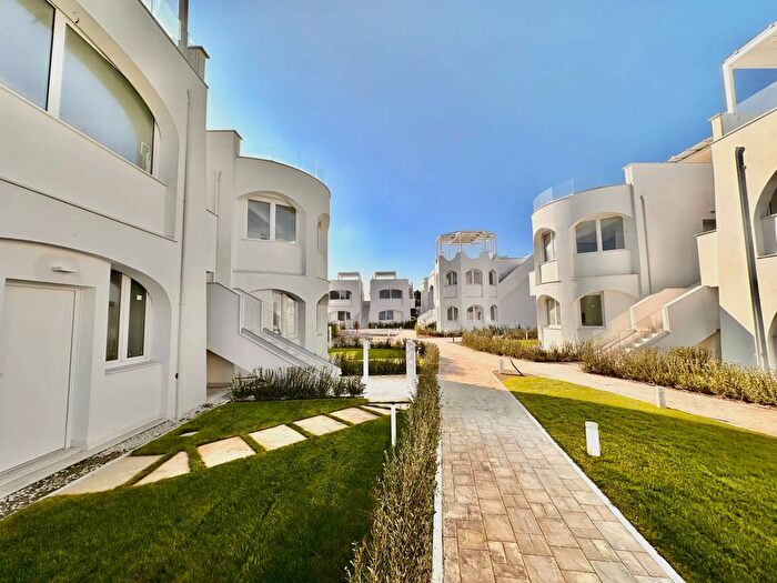 Casa con 5 locali in vendita in Via Litoranea Complesso Costa Conero, Numana