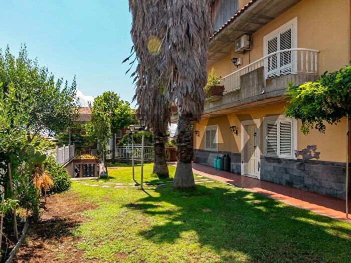 Casa con 8 locali in vendita in Via degli Oleandri, San Pietro Clarenza