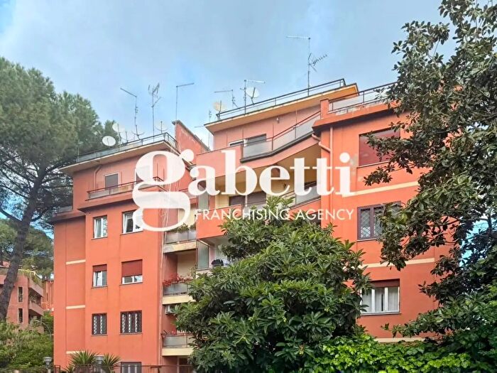 Appartamento quadrilocale in vendita in Via Monte Trincello, Roma