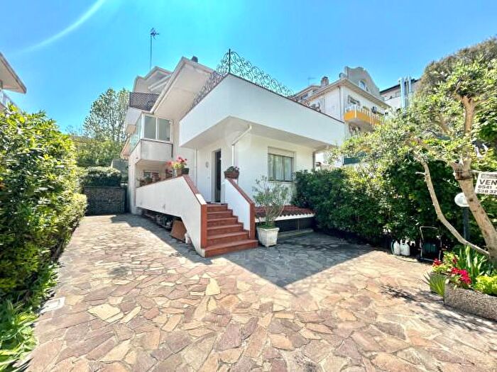 Appartamento quadrilocale in affitto in Viale Tito Speri, Riccione