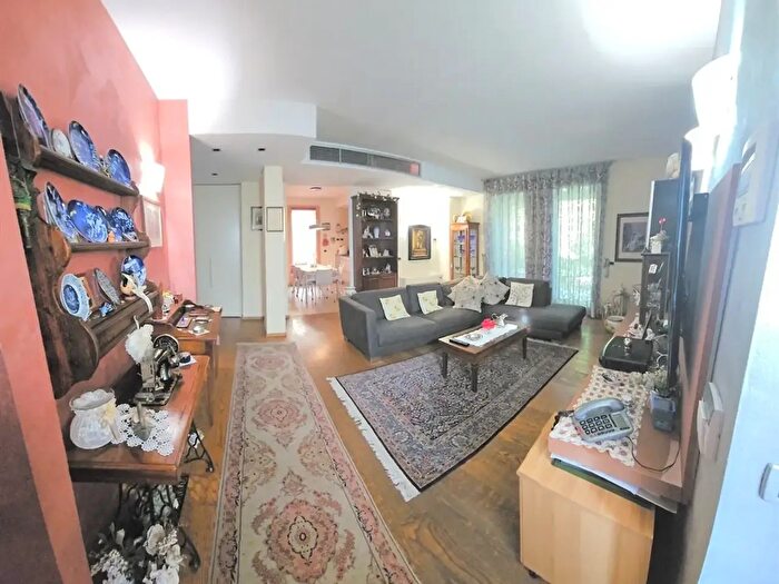 Casa quadrilocale in vendita in Via Provinciale, Castelvetro Piacentino