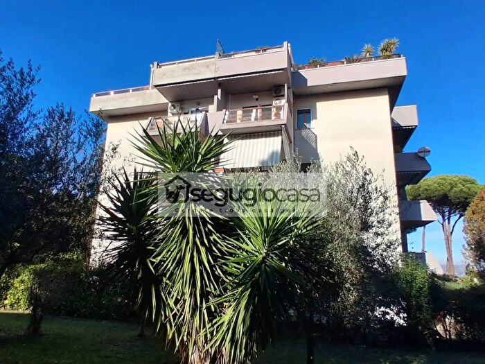 Appartamento trilocale in vendita in Roma