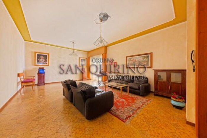 Appartamento quadrilocale in vendita in Via Claudia, Maranello