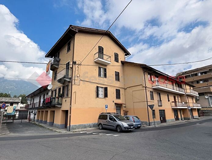Appartamento trilocale in vendita in Via Airali, Luserna San Giovanni