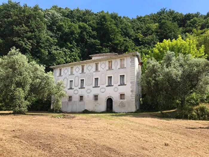Casa con 17 locali in vendita in Isola del Liri Frosinone, Isola Del Liri