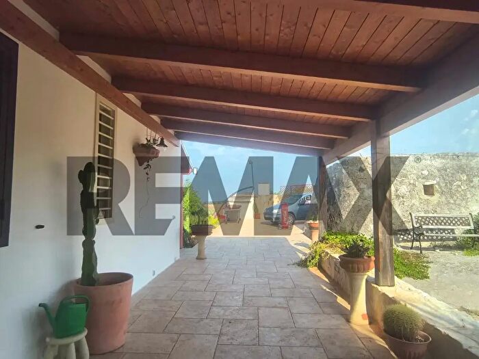 Casa quadrilocale in vendita in Polignano A Mare