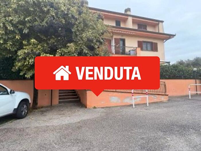 Appartamento trilocale in vendita in Via Colle CagioliLariano, Lariano