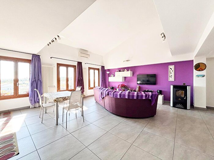 Appartamento quadrilocale in vendita in Provinciale Cerretese, Cerreto Guidi