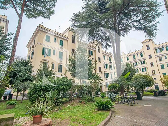 Appartamento trilocale in vendita in Via Galileo Ferraris, Roma