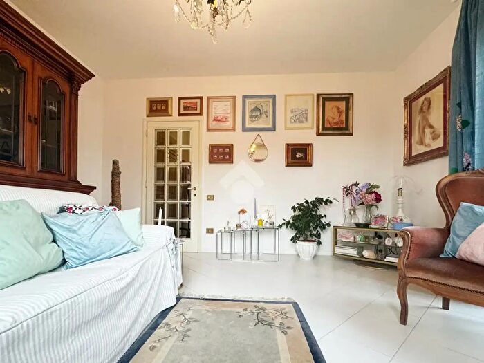 Appartamento quadrilocale in vendita in Via Firenze, Prato