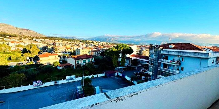 Appartamento con 5 locali in vendita in Corso Mediterraneo, Scalea