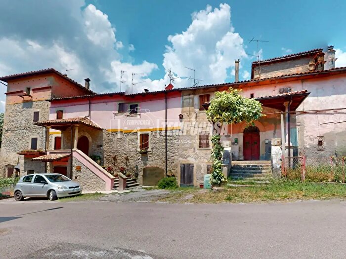 Appartamento bilocale in vendita in Via Roma a, Camugnano