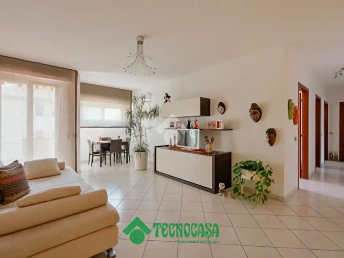 Appartamento quadrilocale in vendita in Via dei Molini, Sarzana