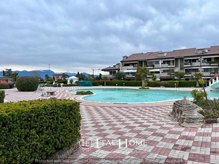 Appartamento bilocale in vendita in Via Giulio Cesare, Desenzano Del Garda